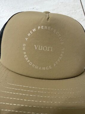 Vuori wheat/ black Performance Trucker Hat with Circular Logo..nwt.. unisex
